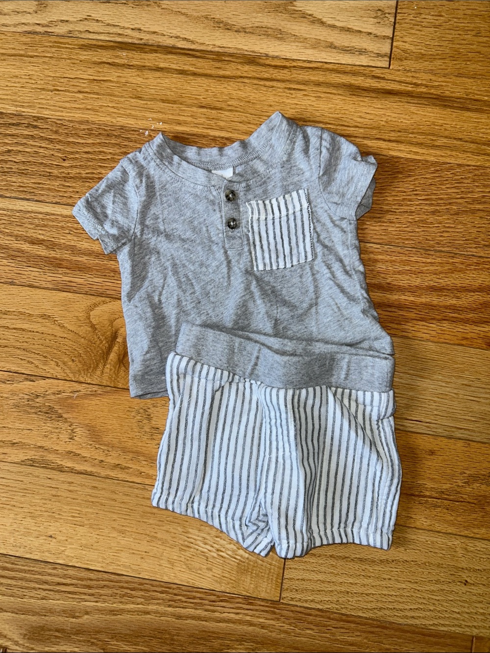 Nordstrom Gray Tee and White/Gray Striped Shorts baby 0-3M Matching Set